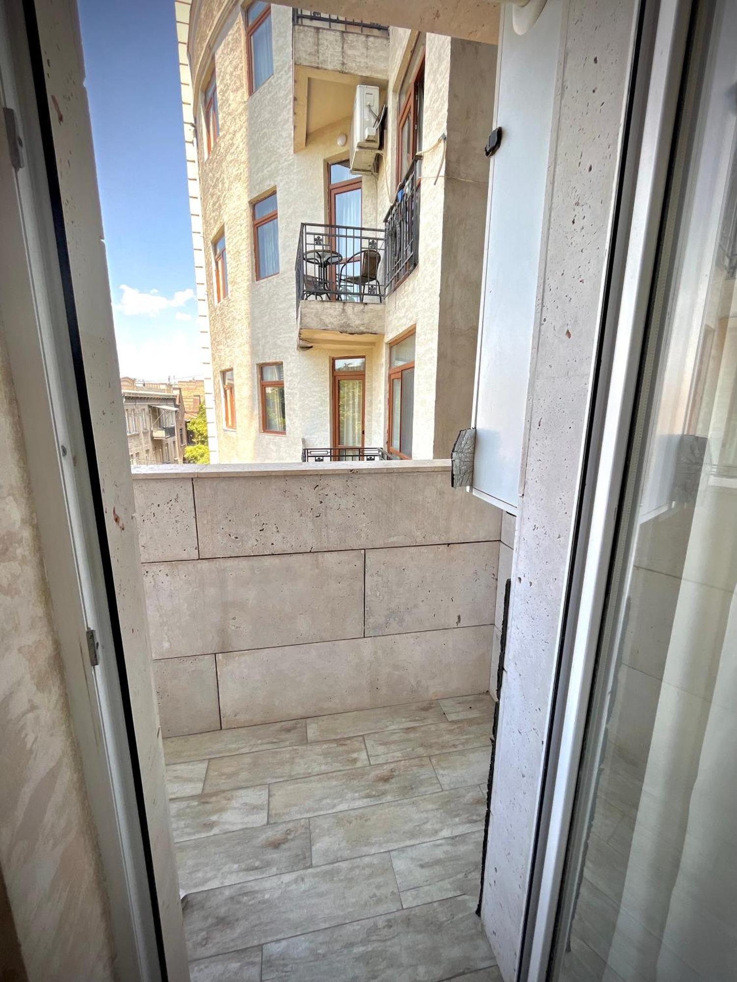 Central Apartment Tbilisi Exterior photo
